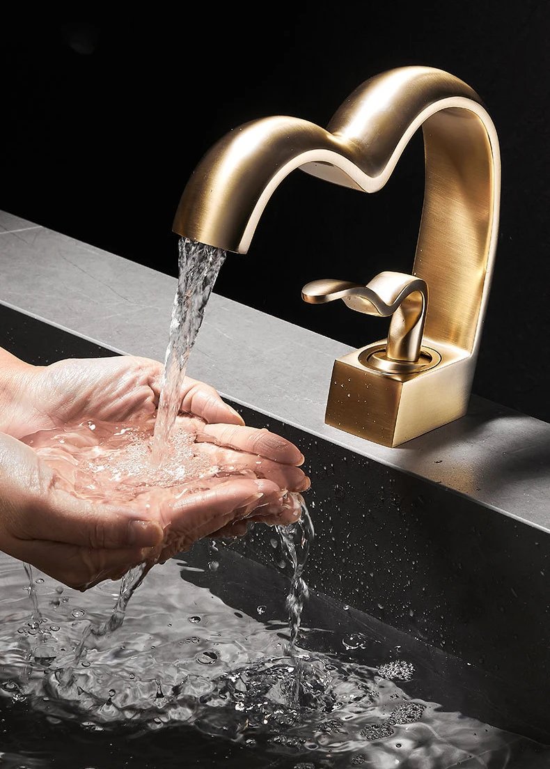 Brass Bathroom Waterfall Faucet Hot Cold Basin Sink Tap Creative Heart-shaped Bath Vanity Mixer Faucets torneira pia banheiro Brass Bathroom Waterfall Faucet Hot Cold Basin Sink Tap Creative Heart-shaped Bath Vanity Mixer Faucets torneira pia banheiro