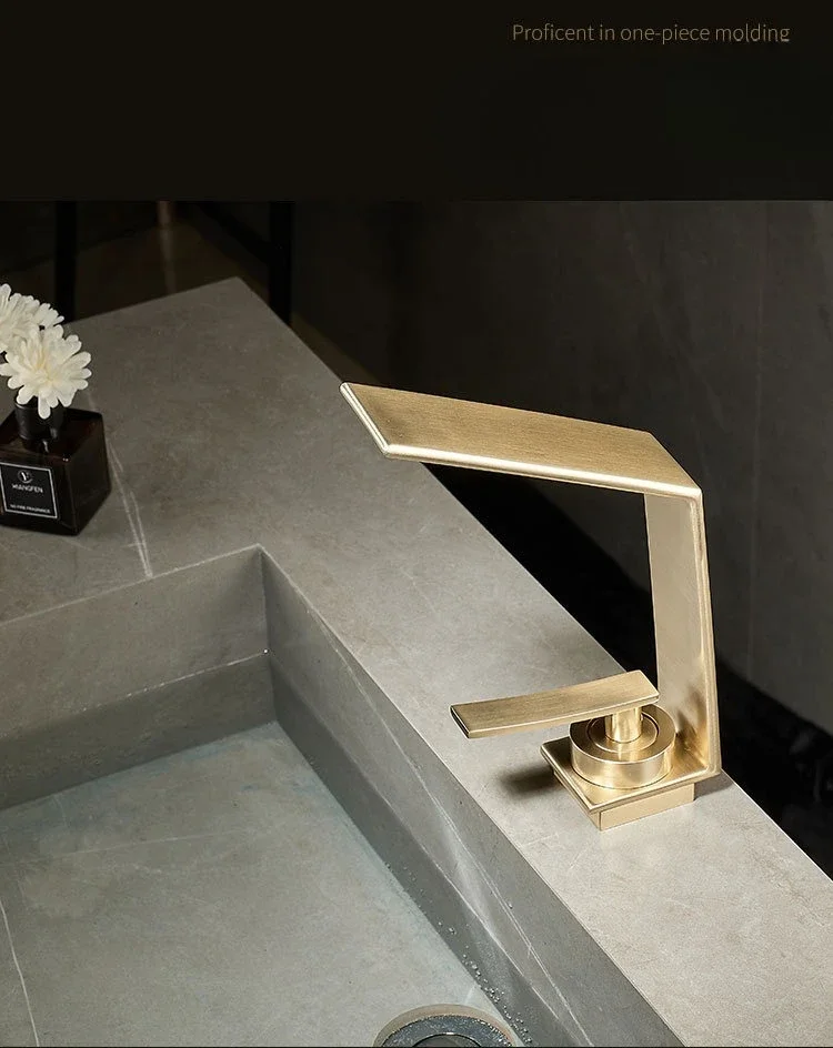 Contemporary bathroom faucet