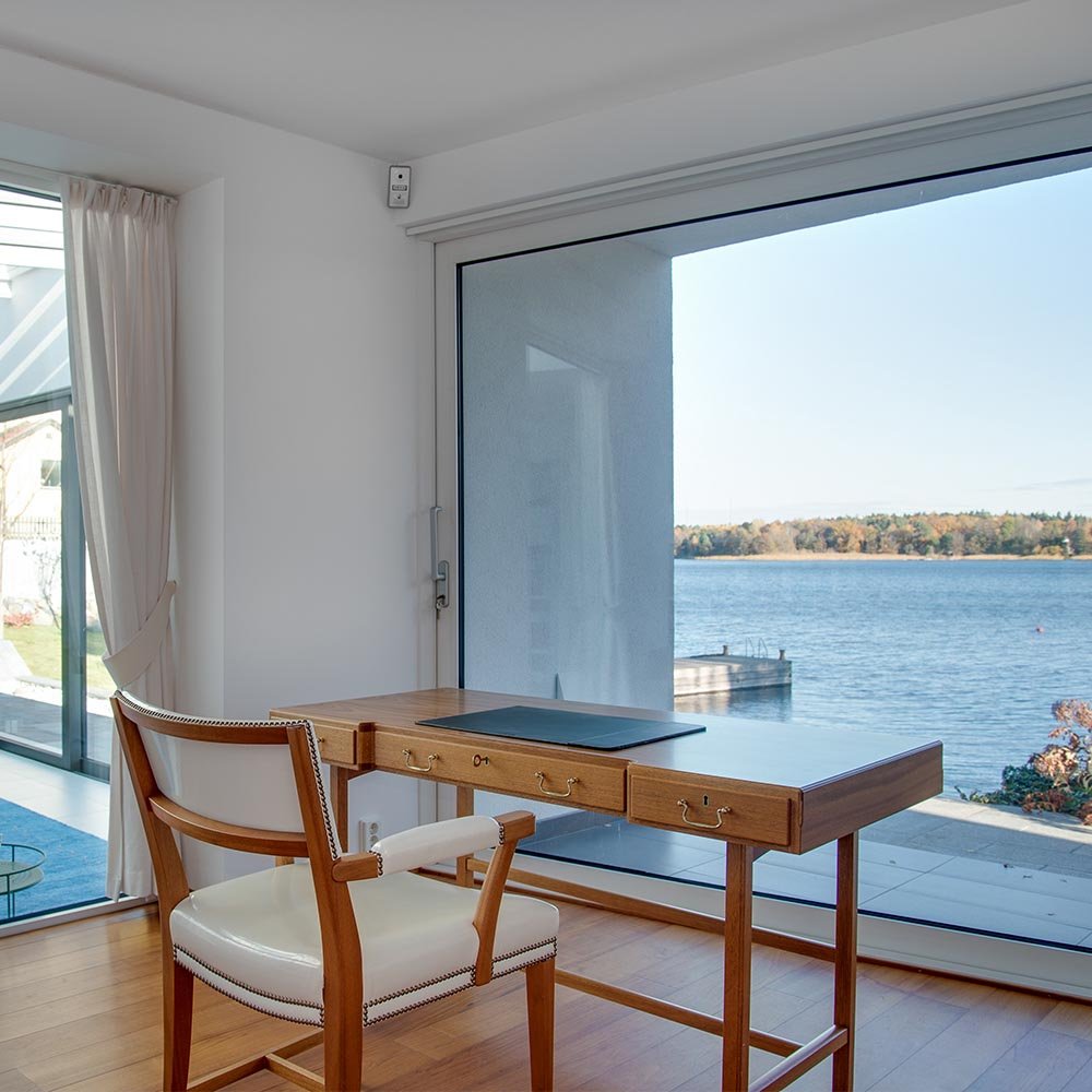 Luxury Home-bedroom in Bluewater Island