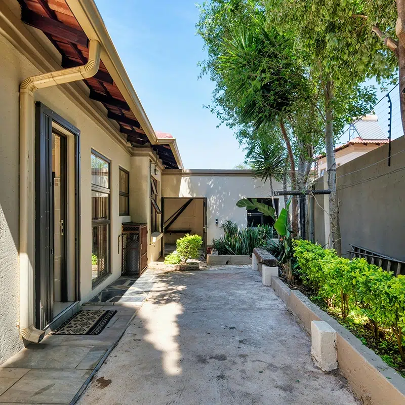 Palm Jumeirah Villa Renovation Company - Garden